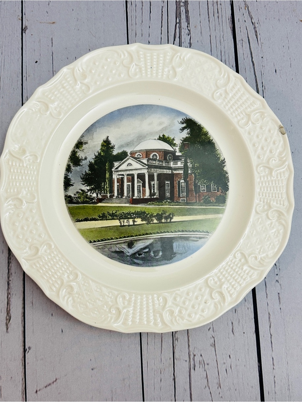 Vintage plantation home of U.S. President Thomas 
Decorative Plate